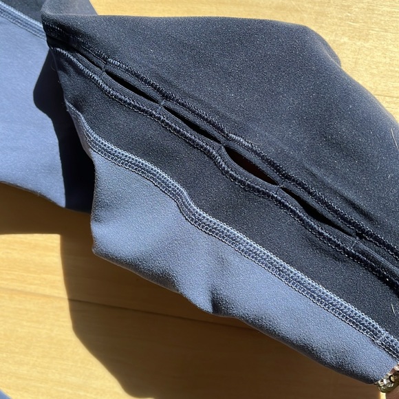 Athleta Horizon Scallop Capri Stormy Sky Size M - Picture 4 of 4